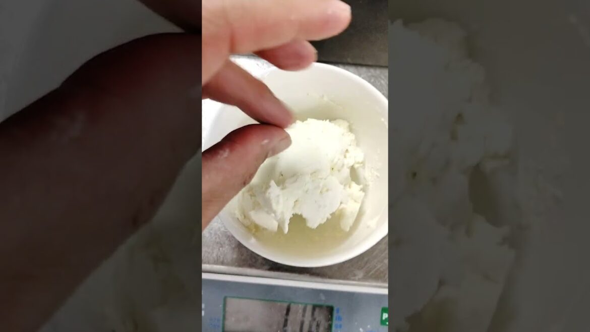 Manakeesh Za'atar And Cheese