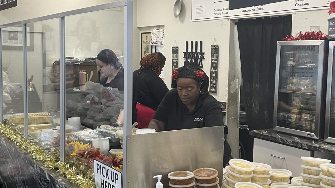 Kent, WA restaurant serves up free meals on Christmas Kent, WA restaurant serves up free meals on Christmas