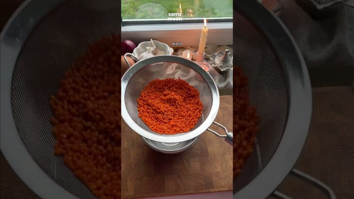 This is THE most CLASSIC Turkish soup ever! - Red lentil soup