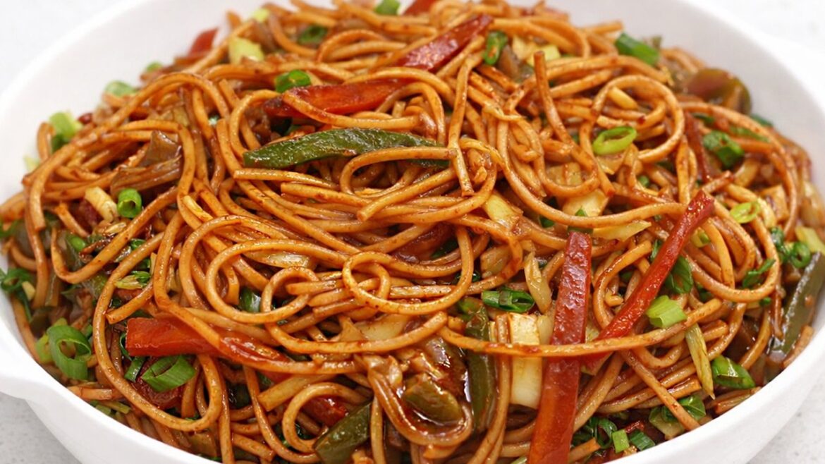 5 min में सीखें ठेले वाली चाऊमीन के सारे Secrets - Street Style Smoky VEG CHOWMEIN Recipe
