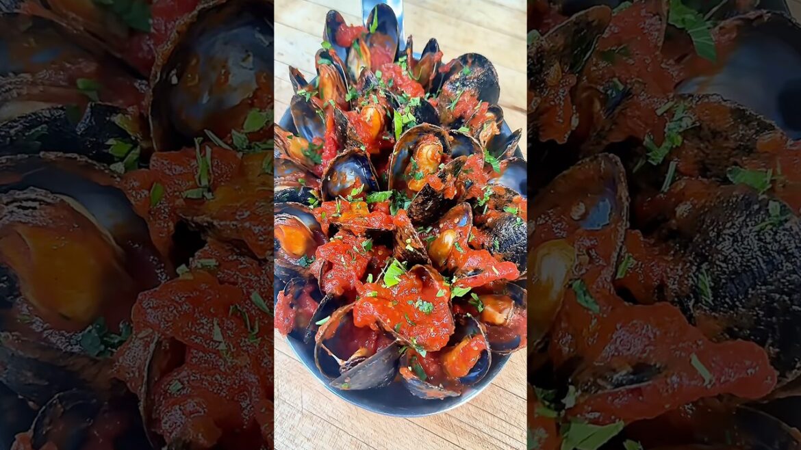 Zuppa di Mussels is a Christmas Eve Tradition! #shorts #recipe