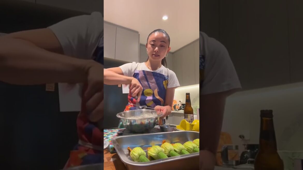 Hendricks975 BEER-BATTERED ZUCCHINI FLOWERS 6-8 Zucchini Flowers Neutral oil, to fry FILLING 1 cup