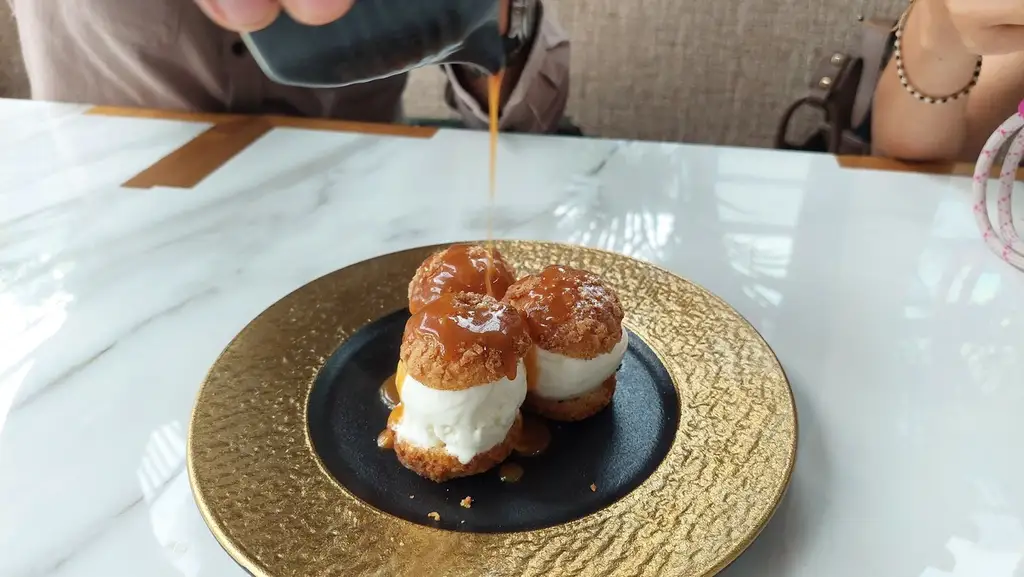 Profiteroles menu or a type of choux craquelin at Joelle, in the Senopati area, South Jakarta, Saturday (11/10/2025),