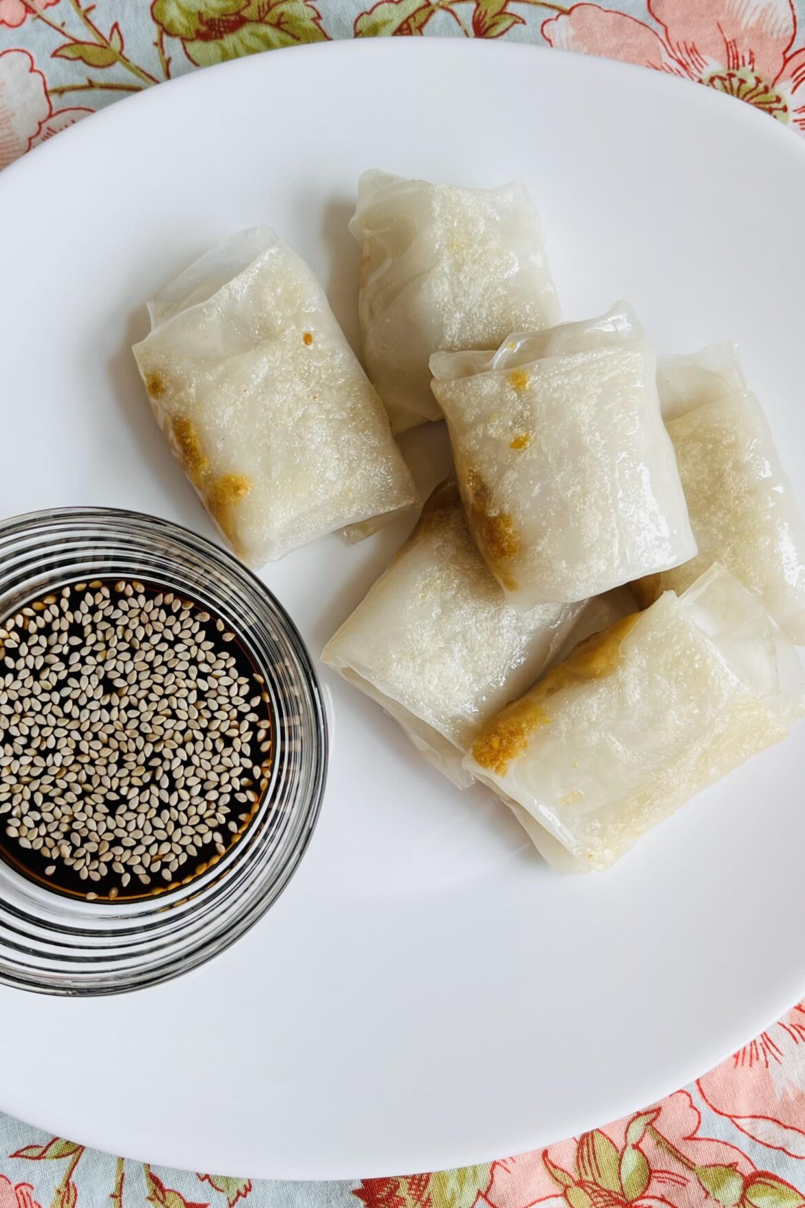 Rice paper dumplings with an easy chickpea filling