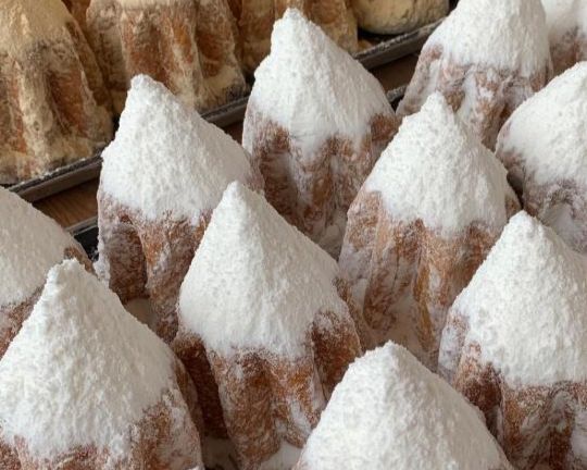 Pandoro / Captured from Kimsfoodguide on Instagram