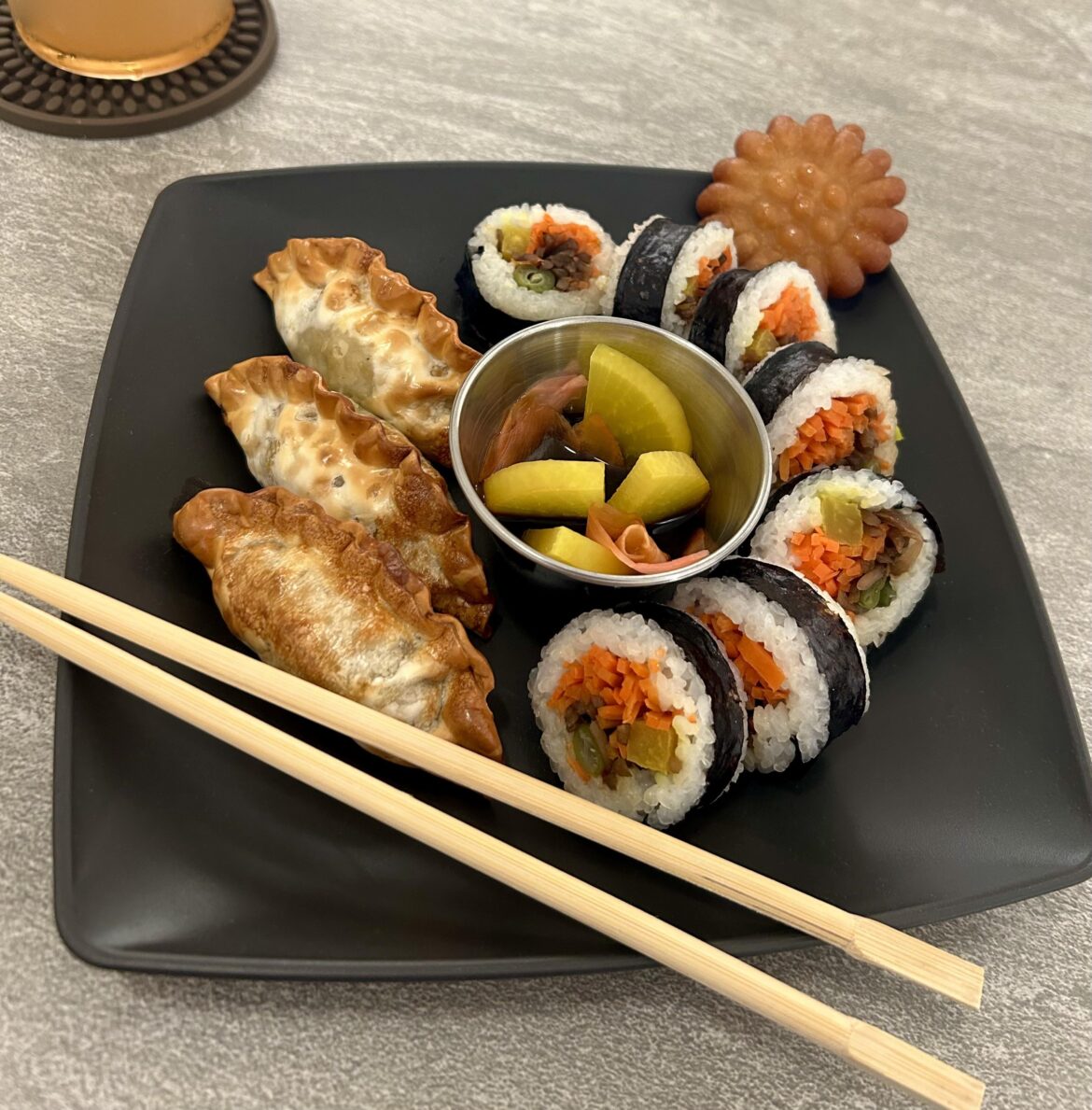 Tofu Mandu, Vege Kimbap, sweet soy sauce dip and Yakgwa cookie 😋