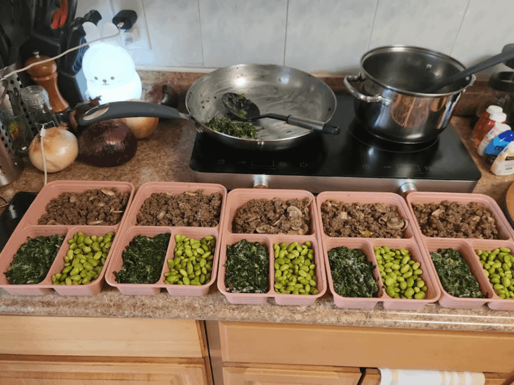 Creamy Beef with Mushrooms, Edemame, and Creamed Spinach. (Recipe Linked) (Eng and Esp)