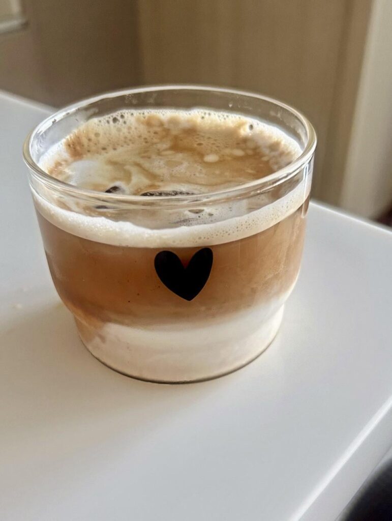 Good morning, coffee lovers.2nd tried to make dirty latte . it failed again but the taste is really good..