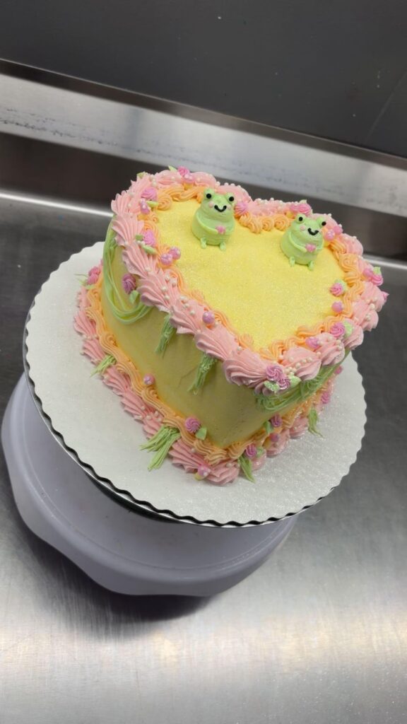 Cake decorating/ frogs