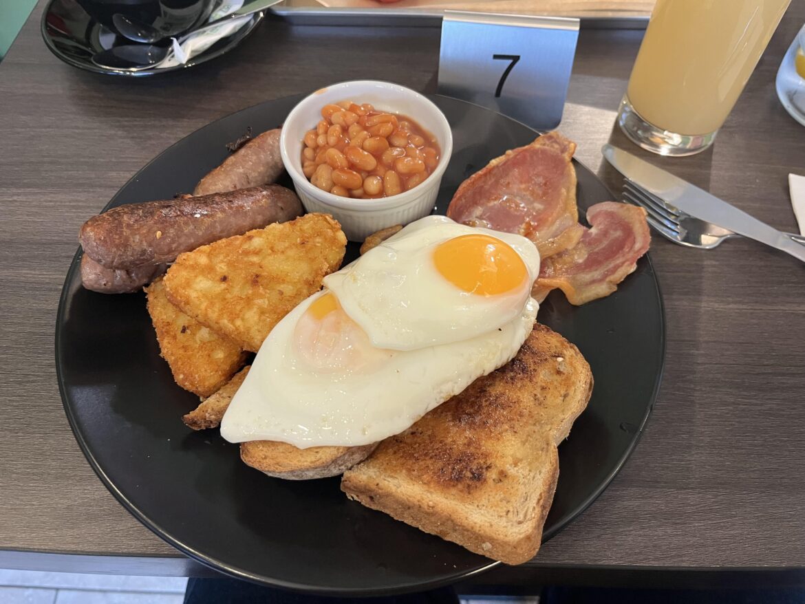 £11, The Green room