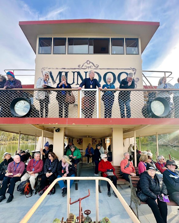 The PB Mundoo paddle boat operates sightseeing and dining cruises on the Murray River.