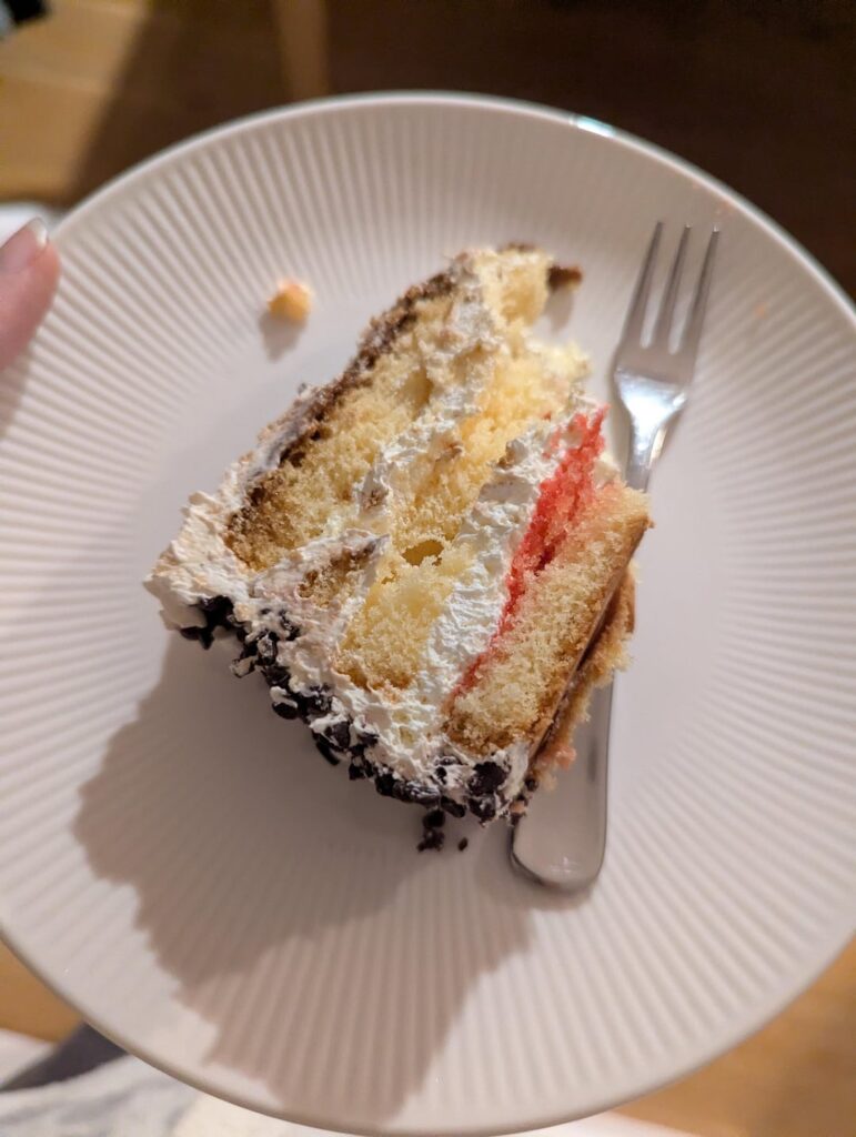 How many calories in this slice of sponge cake?