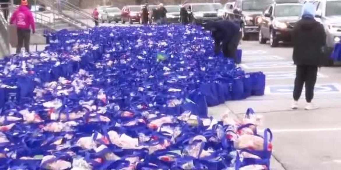 Students at Creighton Prep deliver Christmas meals