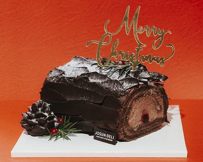 Buche de Noel / Courtesy of JOSUN HOTELS & RESORTS