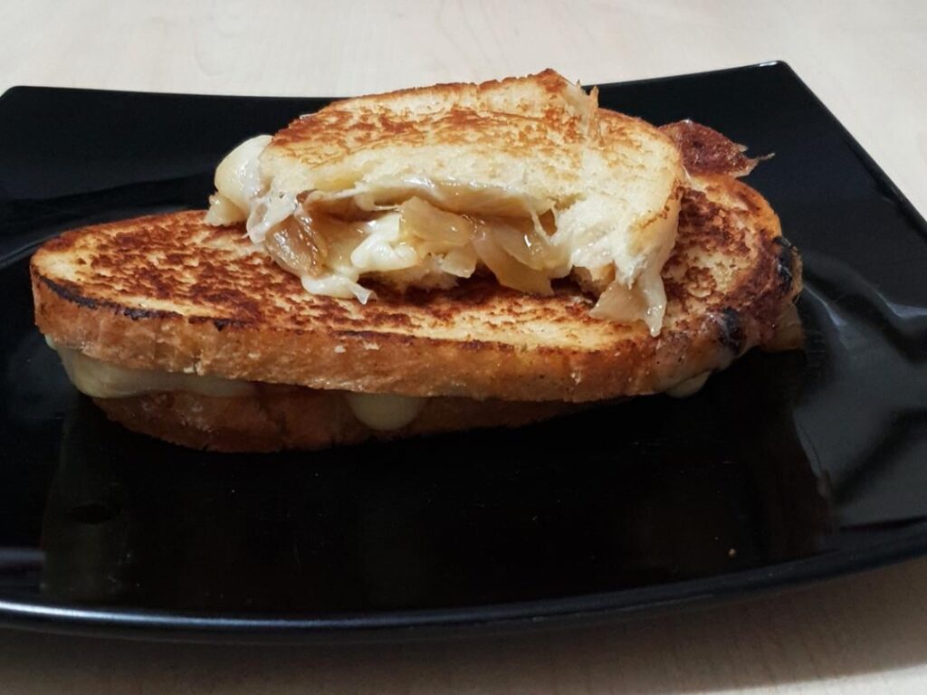 Grilled cheese sandwich with caramelized onions