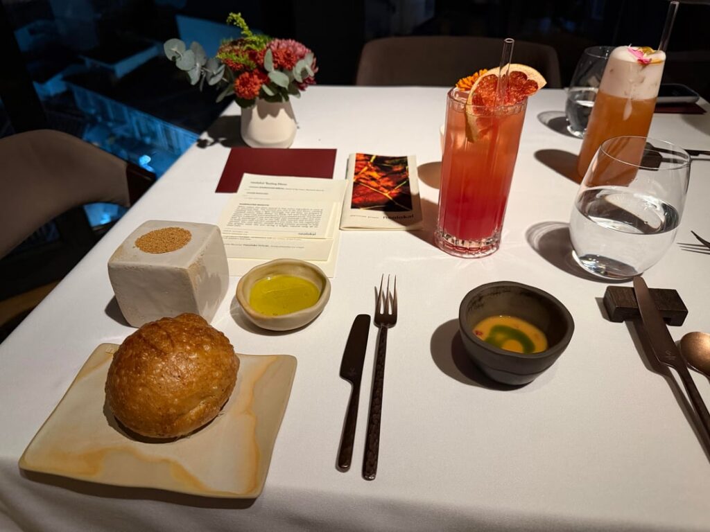 Neolokal – Istanbul (*) Neolokal - Istanbul (*)