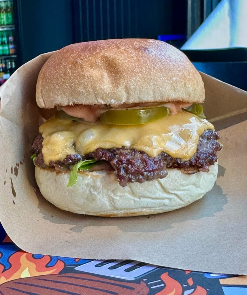 Chilli Cheese Burger with Fries from Windburger Berlin