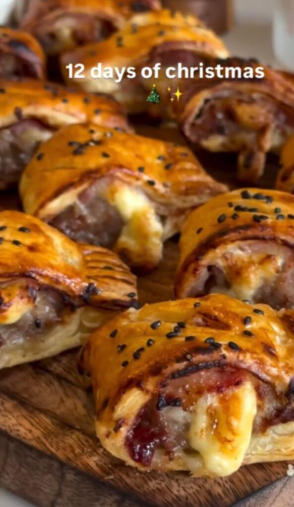 Christmas Sausage Roll with Cranberry and Cheese Christmas Sausage Roll with Cranberry and Cheese