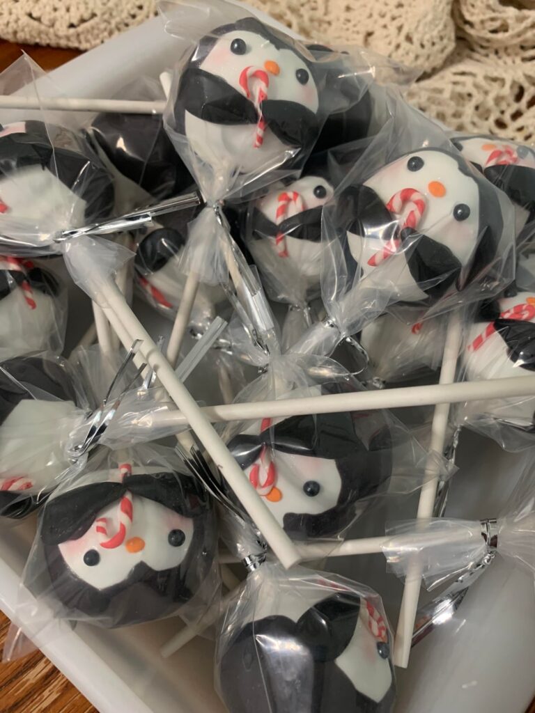 Spent 3 days making cake pops to gift 😅