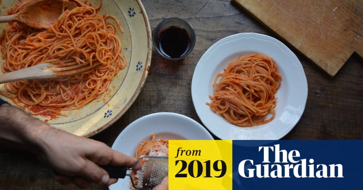 Sweet little mystery: should I put sugar in tomato pasta sauce? | Food