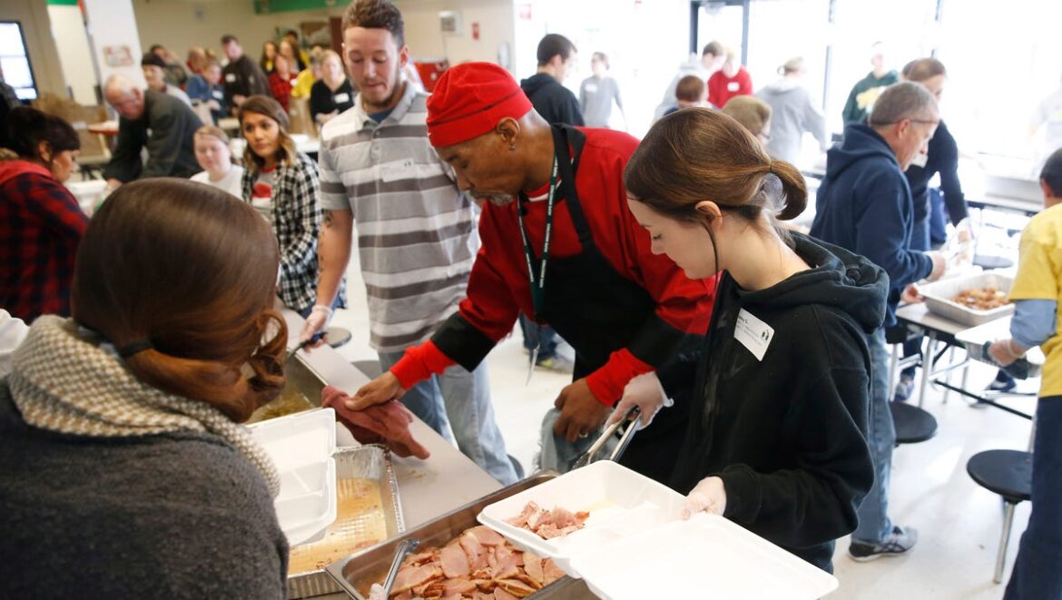 3 free Christmas meals near Des Moines for 2025
