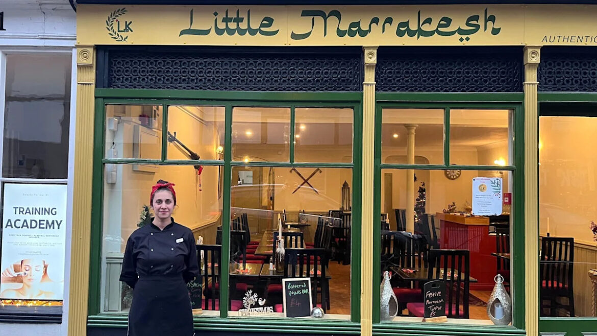 Moroccan restaurant hands out Christmas meals Moroccan restaurant hands out Christmas meals