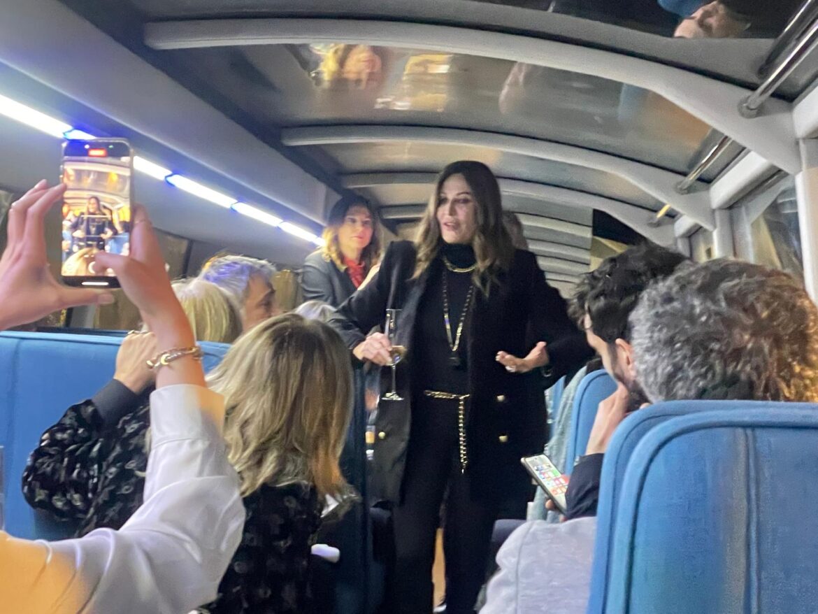 ENIT's Gourmet Italy Bus in Rome: Eight Stops Around the World to Promote Italian Cuisine - Video