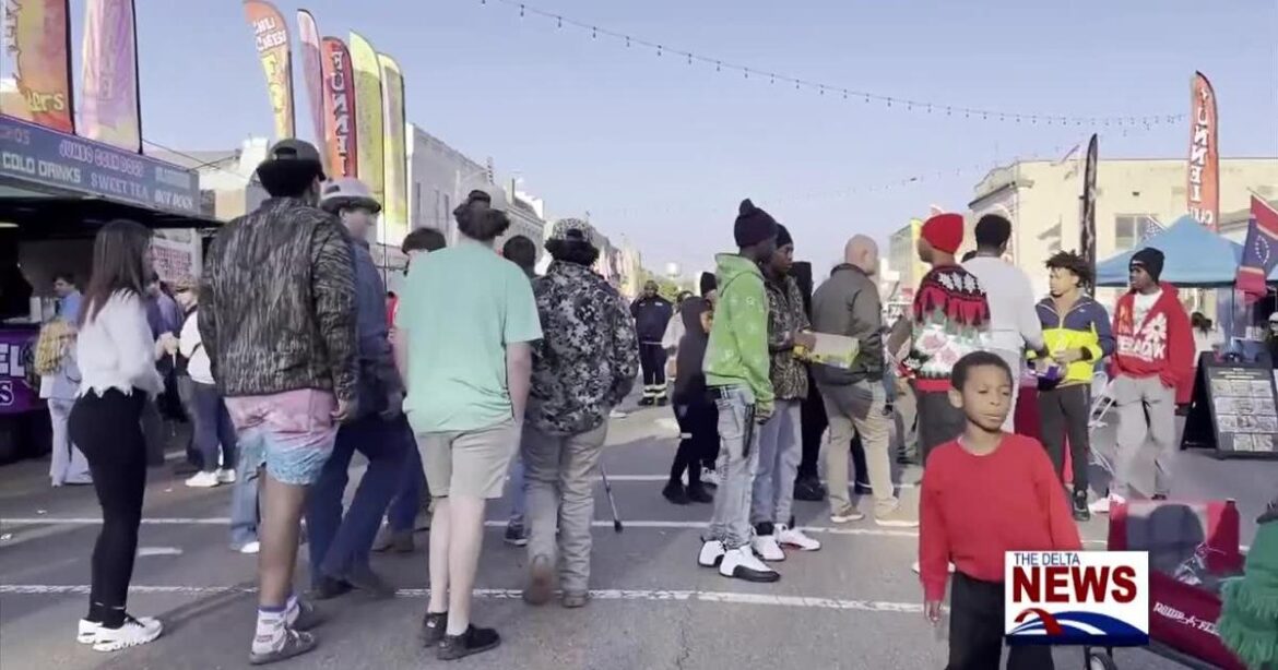 Holiday spirit fills Leland during annual Christmas on Deer Creek celebration | News