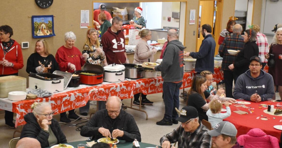 Happy holiday: Community comes together on Christmas | Waverly Newspapers