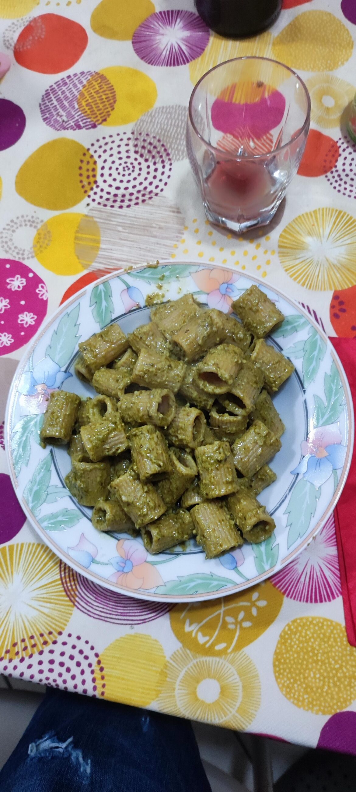 Simply and delicious: mezze maniche al pesto!😋