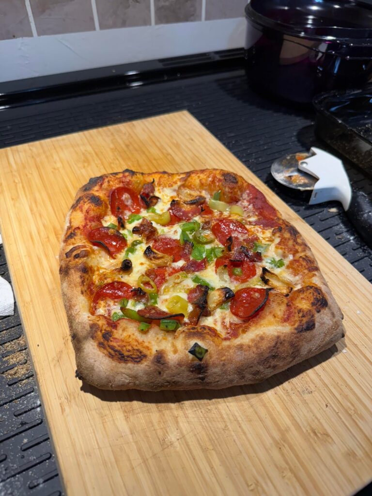 Pizza via BBQ grill top pizza oven