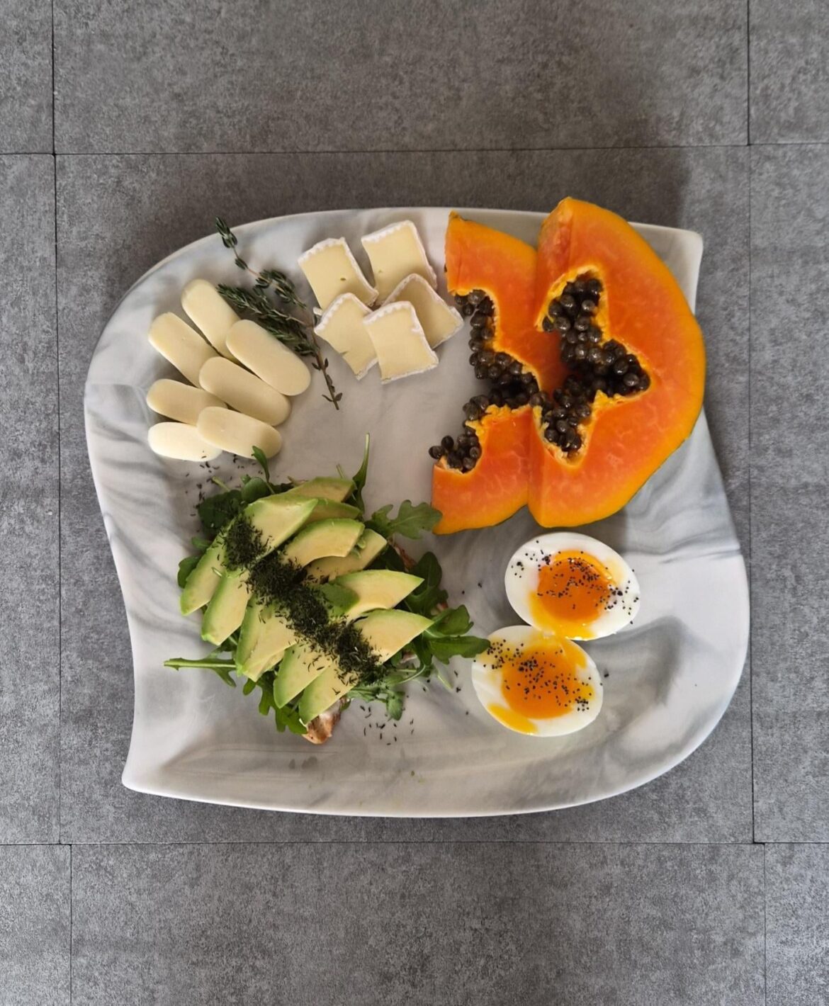 Bread with Rucula & Avocado, Egg, Gouda & Brie, Papaya 🥬🥑🍳🧀