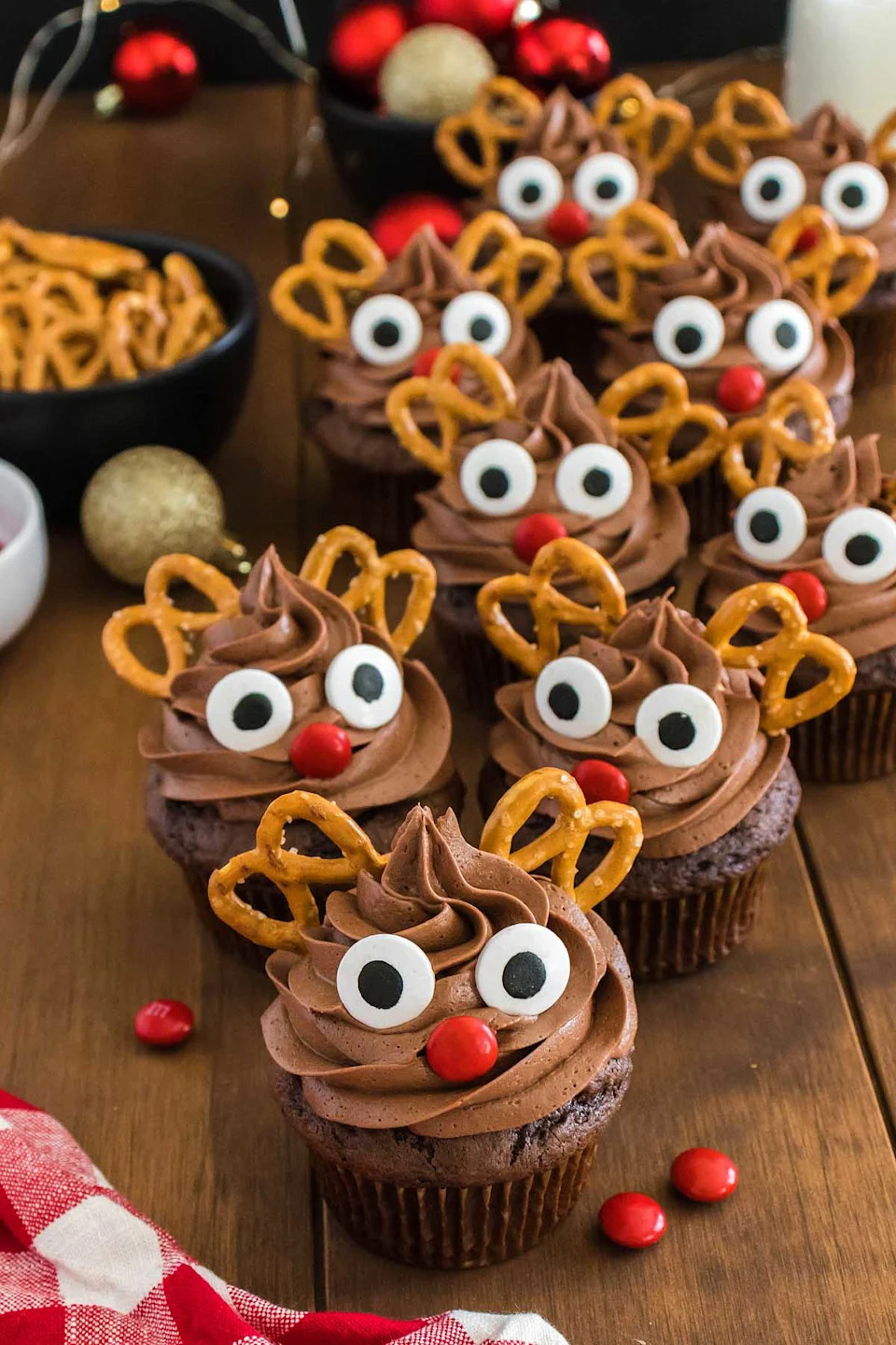 A close up shot easy reindeer cupcakes.