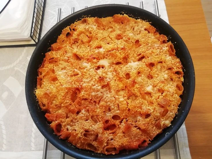 Pasta e patate ara tijeddra: a dish of pasta and potatoes baked with cheese and tomato sauce, traditional from Cosenza.