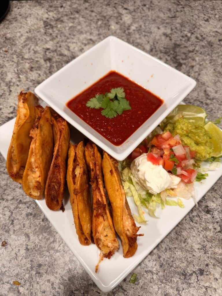 [homemade] Tacos de Papa y Pollo ( potato n chicken tacos)w/ homemade salsa