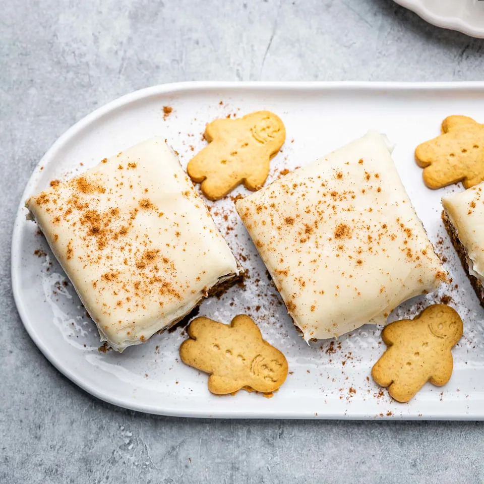 2 sliced of gingerbread cake on a plate