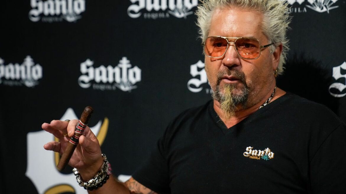 Guy Fieri visits Phoenix Mexican restaurant on 'Triple D Nation'