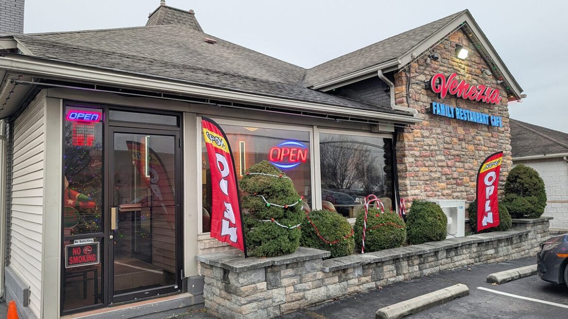 Venezia Restaurant and Café now open serves breakfast lunch and dinner