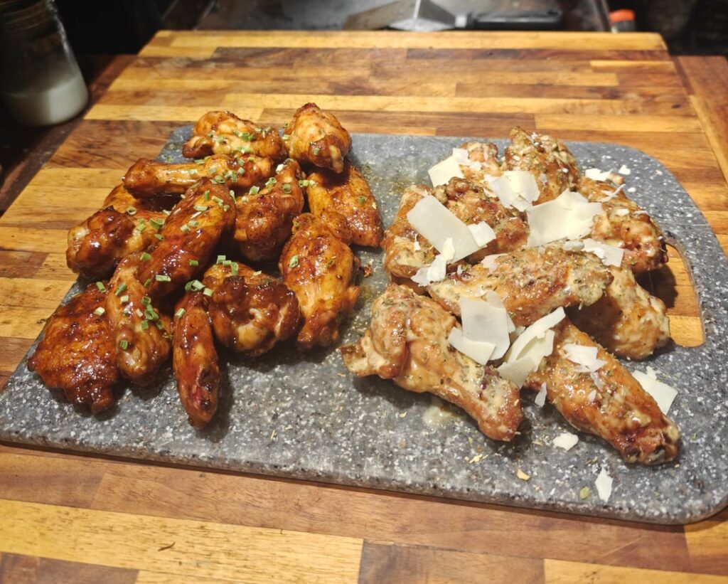 Made some 0-400 smoked chicken wings two ways