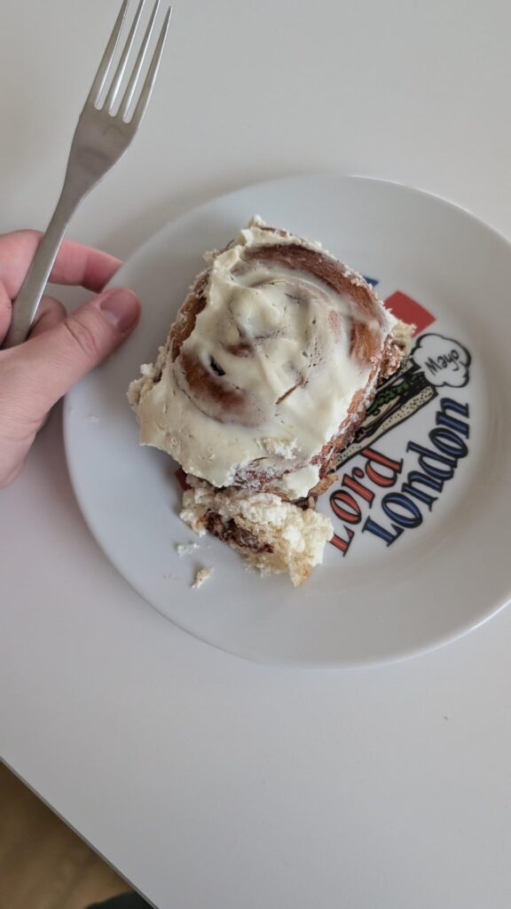 How many calories in this cinnamon roll?