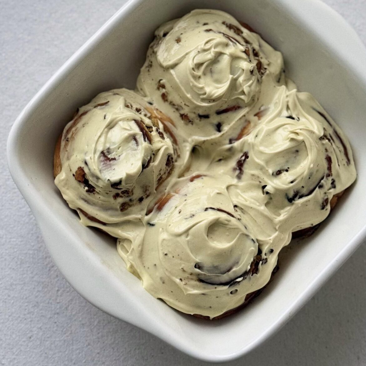 Taking Cinnamon Rolls to the next level: Pistachio Cream Rolls! 💚🤤 Impossible to resist... (Recipe in comments/description)