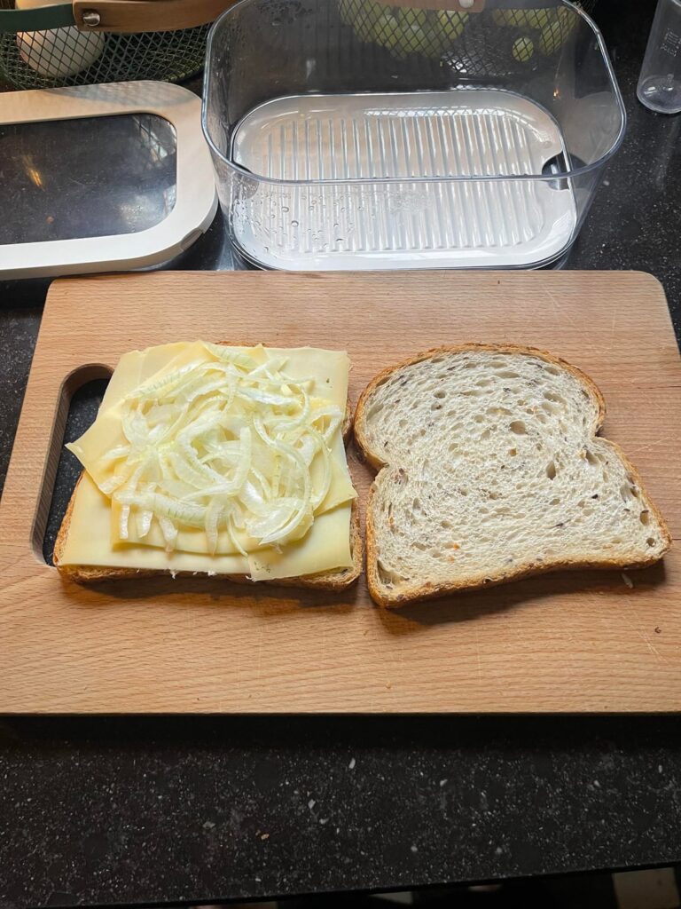 Loaded cheese ‘n onion toastie