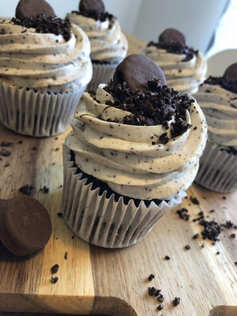 I just baked this yummy oreo cupcakes
