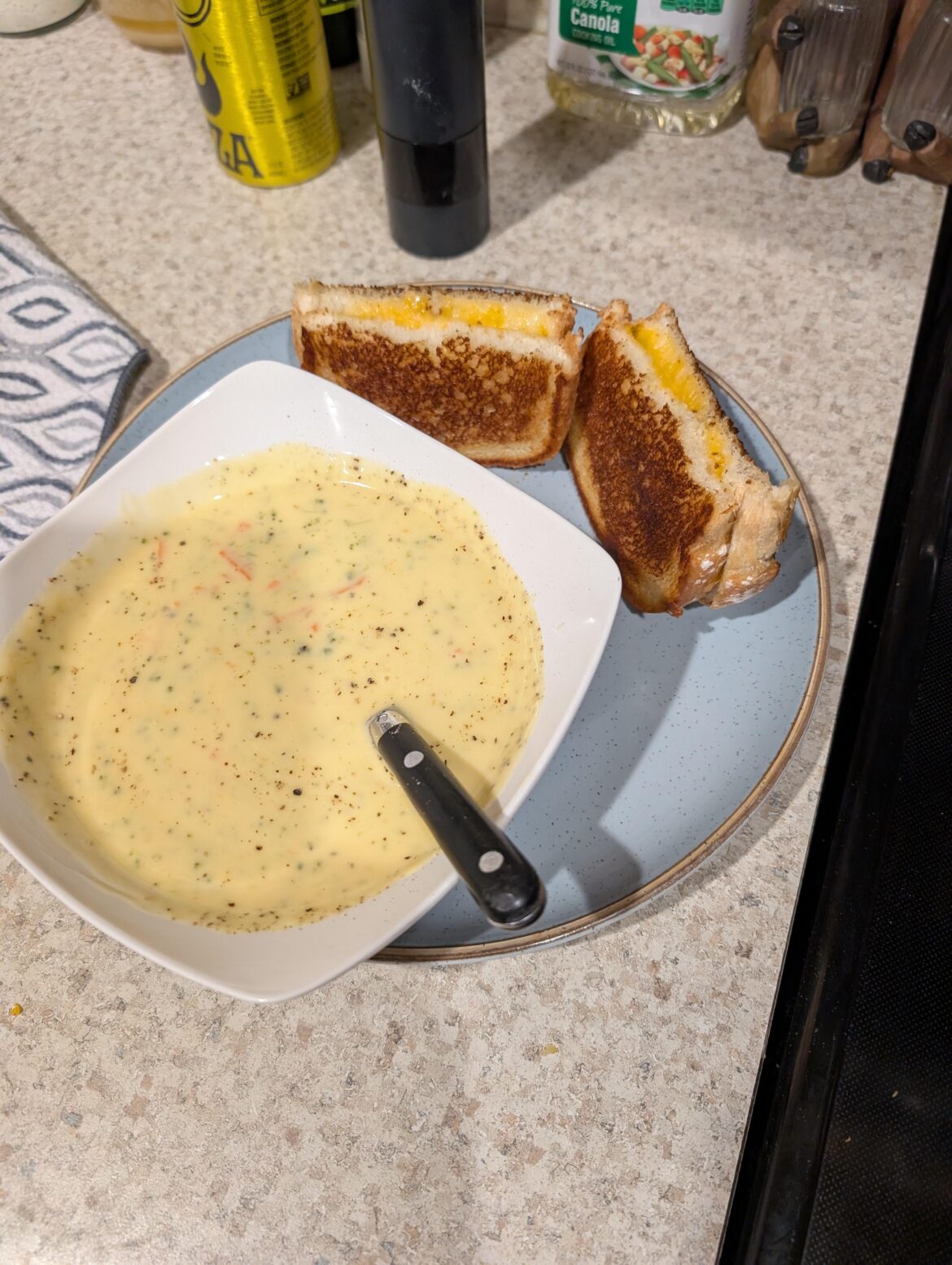 Is grilled cheese and broccoli cheese soup a thing?