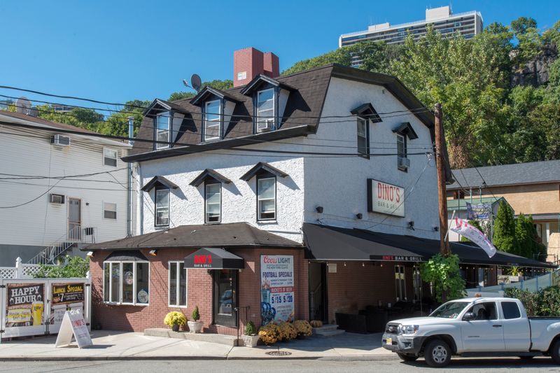 13 Tennessee Mom-And-Pop Italian Cafés Serving Plates That Feel Like Sunday At Nonna’s 15 Dino’s Grill