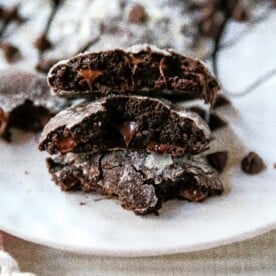 Chocolate Crinkle Cookies Soft, chewy, rich, fudgy chocolate cookies rolled into two types of sugar and baked until the edges crinkle. www.modernhoney.com #chocolatecookies #chocolatecrinklecookies #crinklecookies #christmascookies