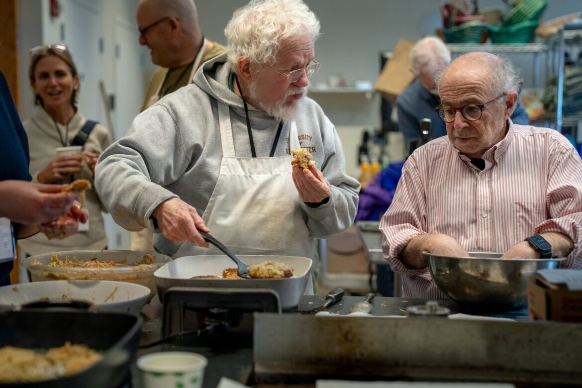 Latkefest brings community together to cook for Hanukkah Latkefest brings community together to cook for Hanukkah