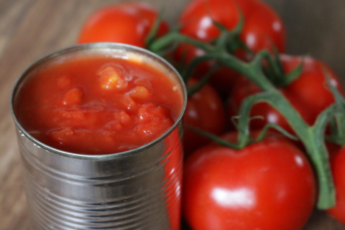 6 Crushed Tomatoes Substitutes (Plus 1 to Never Use)