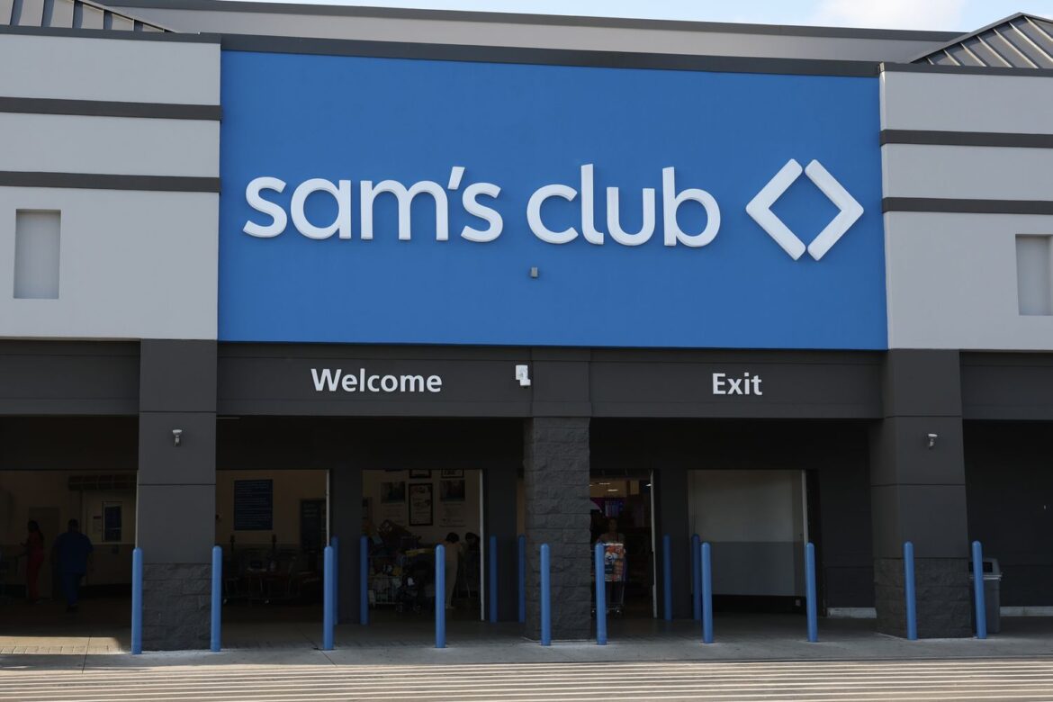 A Popular Sam's Club Bakery Item Is Back Just In Time For The Holidays