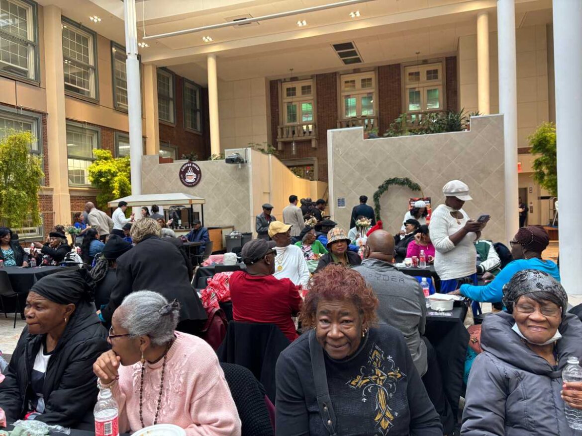 Chef JJ Johnson cooks, donates thousands of holiday meals – QNS Chef JJ Johnson cooks, donates thousands of holiday meals – QNS